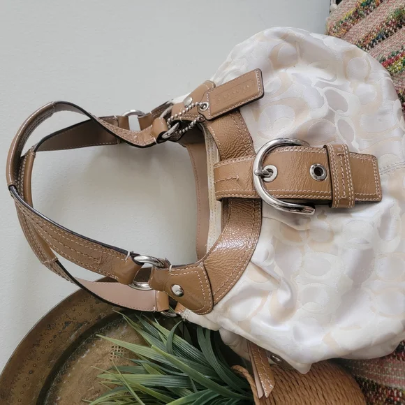 Coach Shoulder Bag And Wallet Set